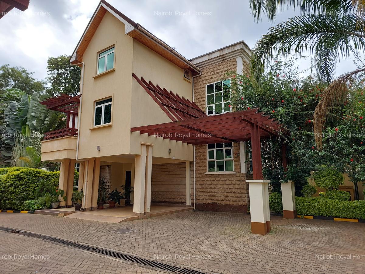 5 Bed Townhouse with En Suite at Lavington Road - 5