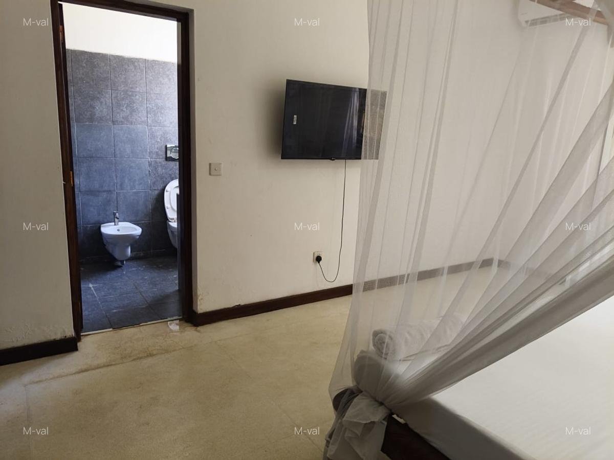 3 Bed Villa with En Suite at Casuarina - 16