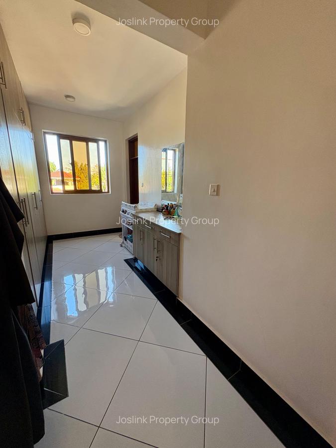 4 Bed Apartment with En Suite at Greenwood Drive - 5
