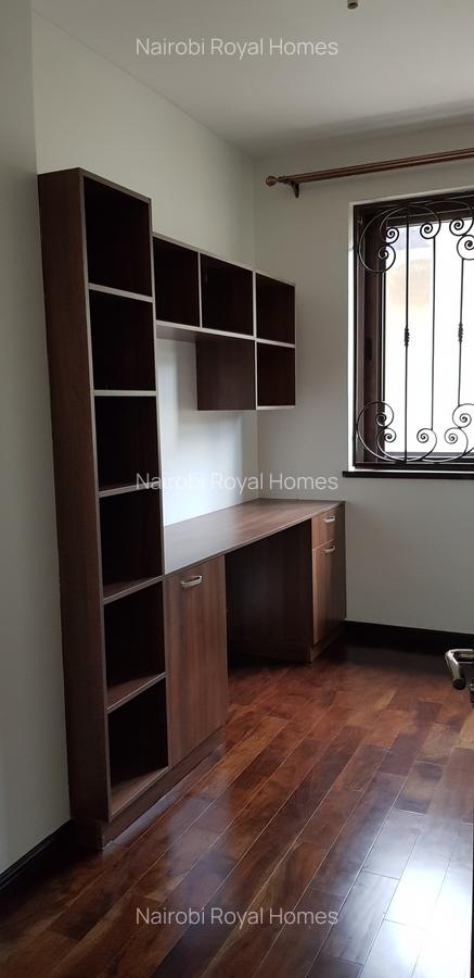 5 Bed Townhouse with En Suite at Lavington Road 455 - 11