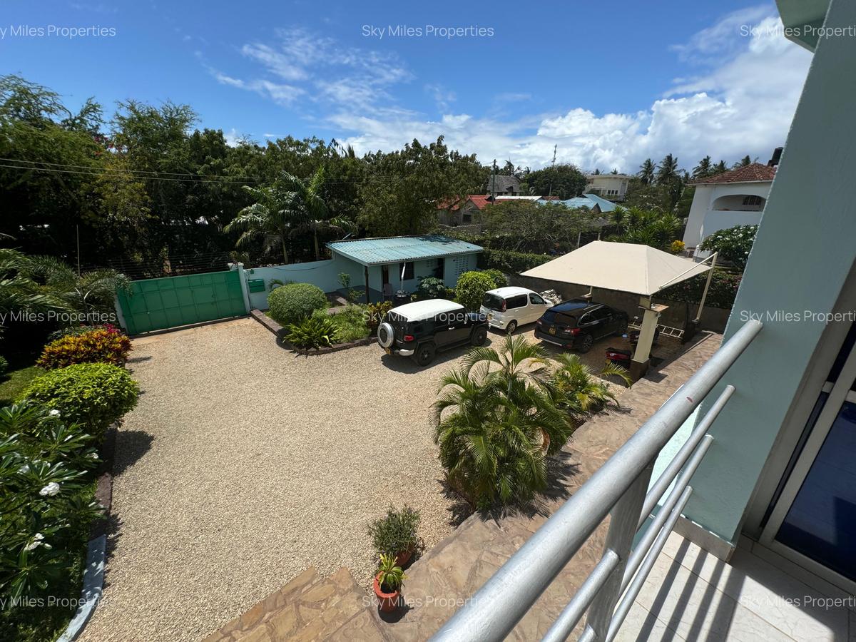 3 Bed Villa with En Suite at Diani Airport - 12