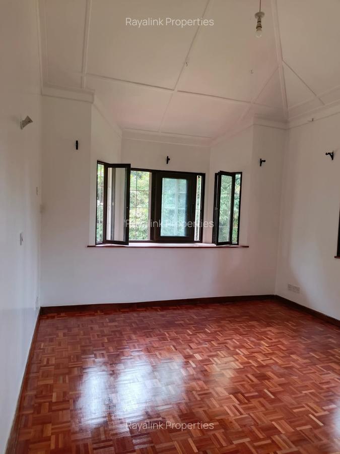 5 Bed House with En Suite at Westlands - 11