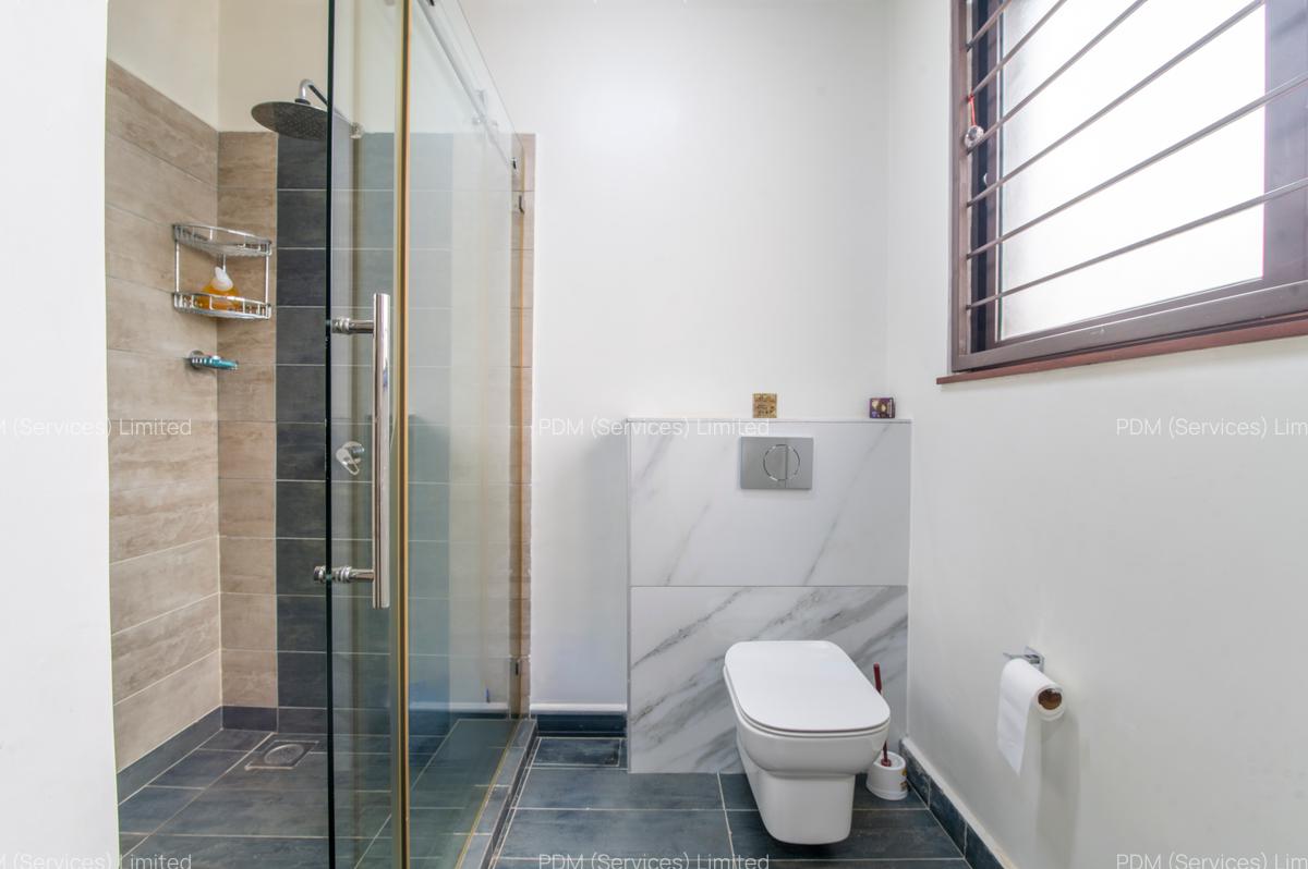 5 Bed Townhouse with En Suite in Lavington - 12