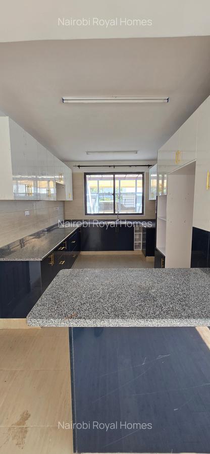 5 Bed Townhouse with En Suite at Off Convent Drive - 12