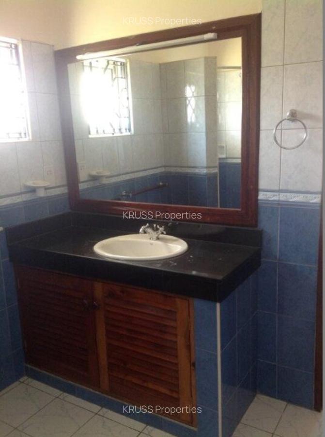 3 Bed Apartment with En Suite at As550 - 6