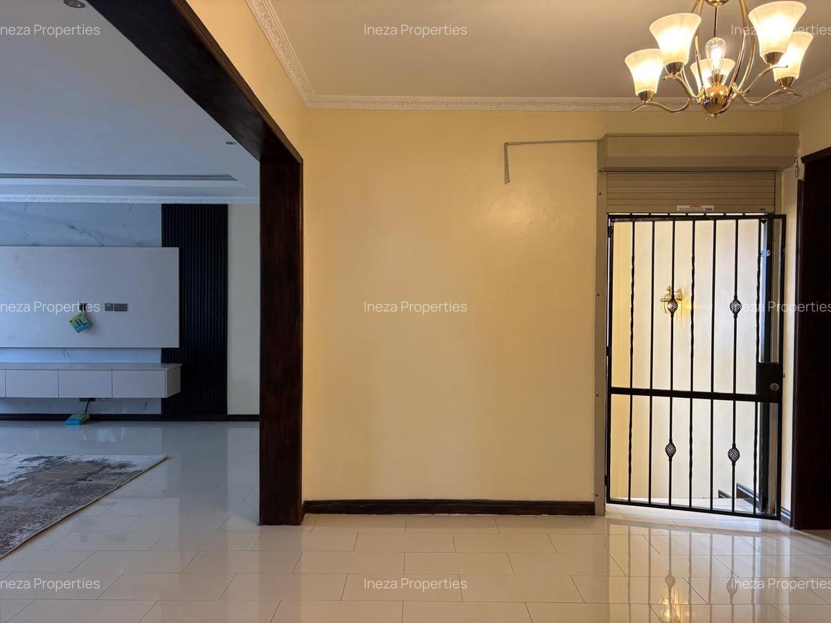 5 Bed Apartment with Garden in Nyari - 3