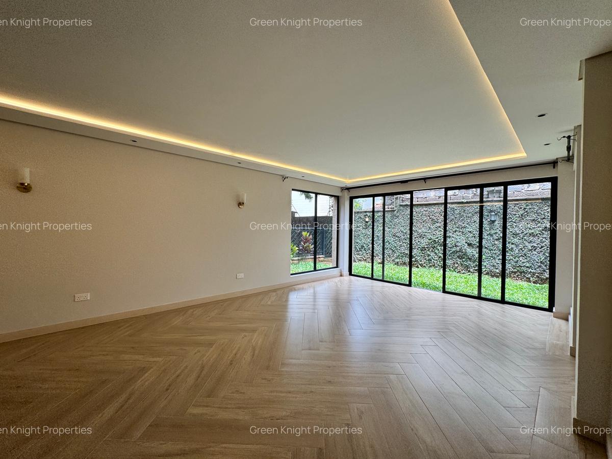 5 Bed Townhouse with En Suite in Lavington - 2