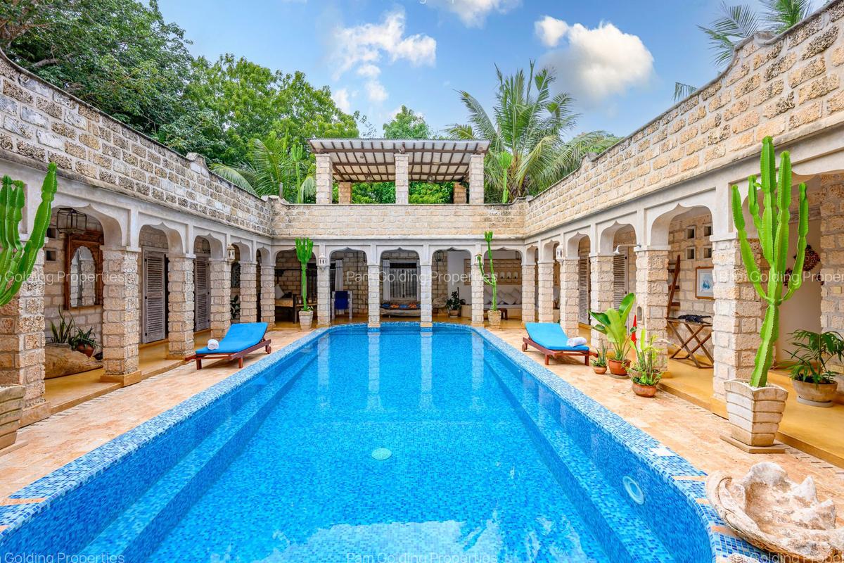 4 Bed Villa at Bofa - 1