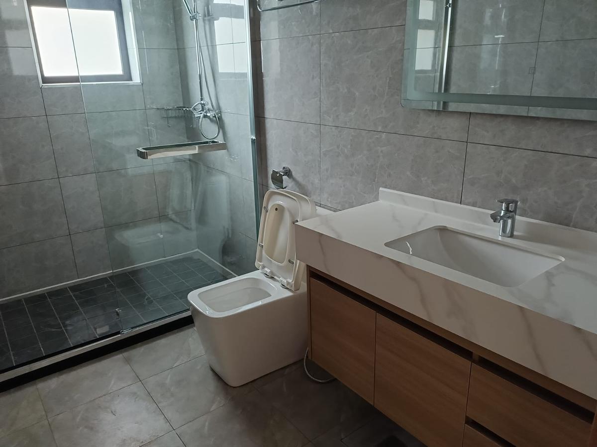 Serviced 2 Bed Apartment with En Suite at Riverside - 11