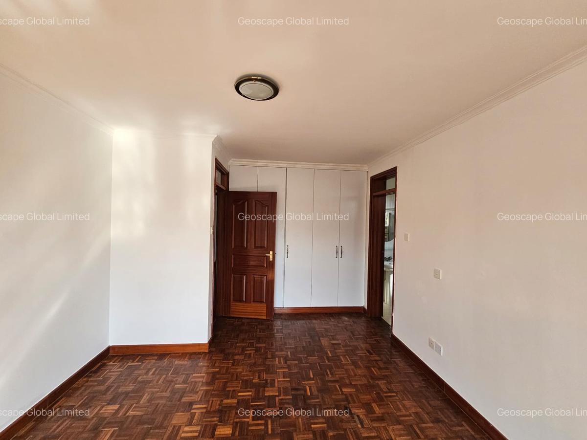 4 Bed House with En Suite in Nyari - 3