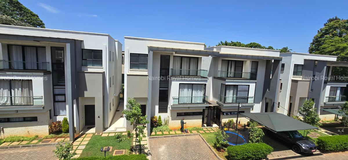 5 Bed Townhouse with En Suite at Lavington Green - 5