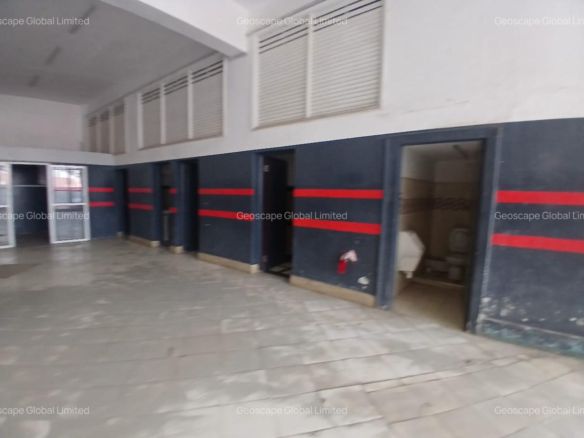 5,500 ft² Warehouse with Parking in Industrial Area - 1