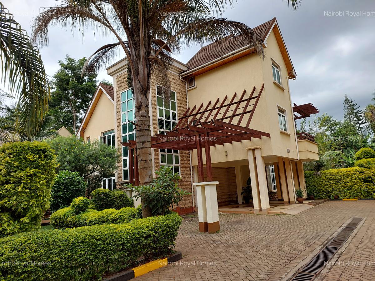 5 Bed Townhouse with En Suite at Lavington Green - 2