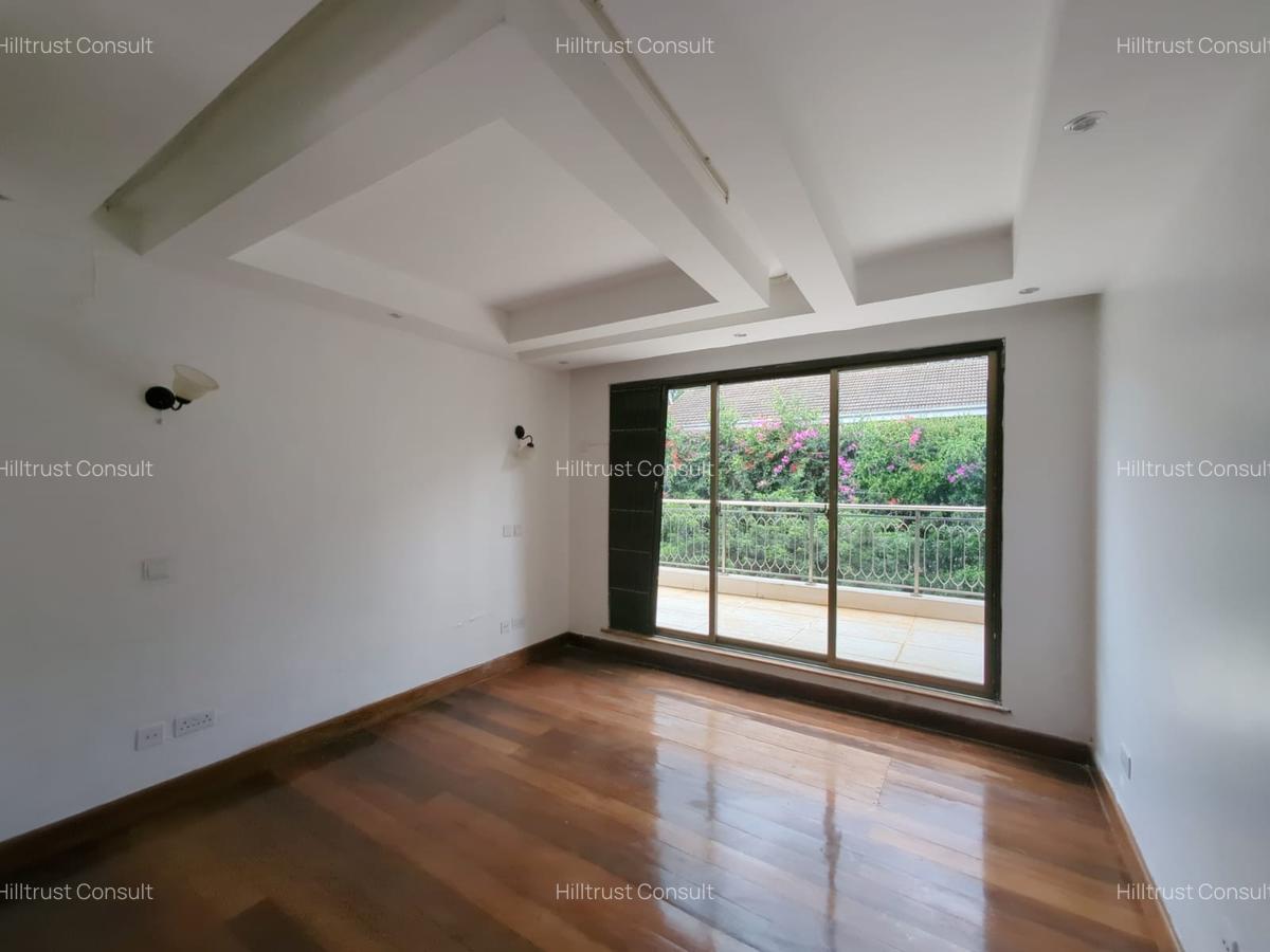 5 Bed Townhouse with En Suite in Lavington - 10