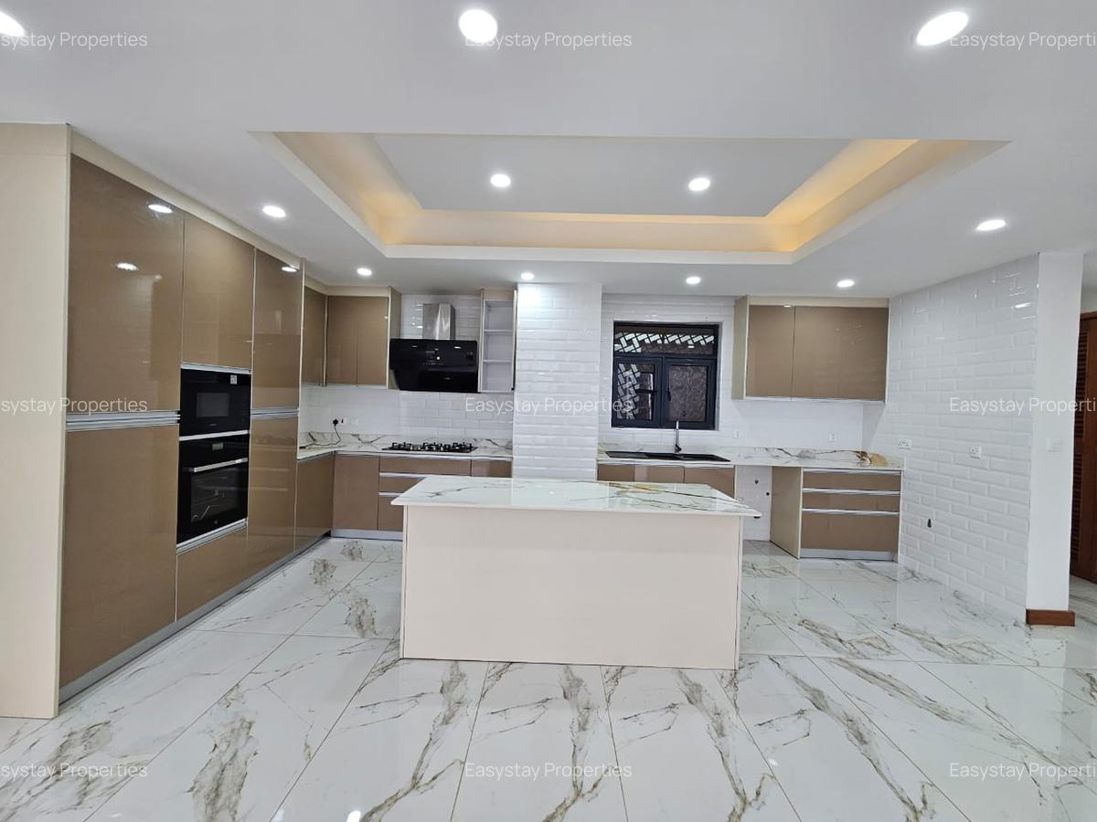 4 Bed Apartment with En Suite in Westlands Area - 5