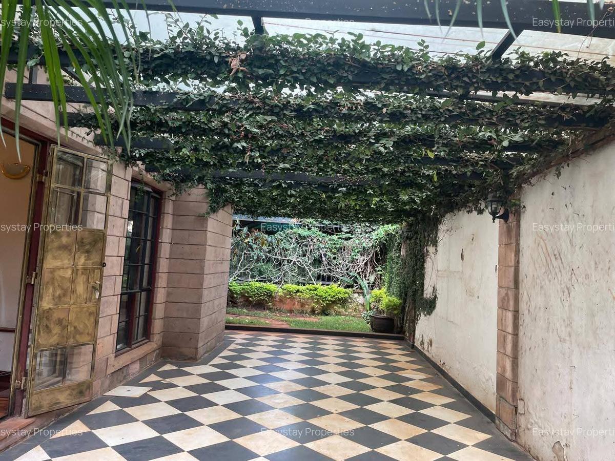 4 Bed Townhouse with En Suite in Spring Valley - 4