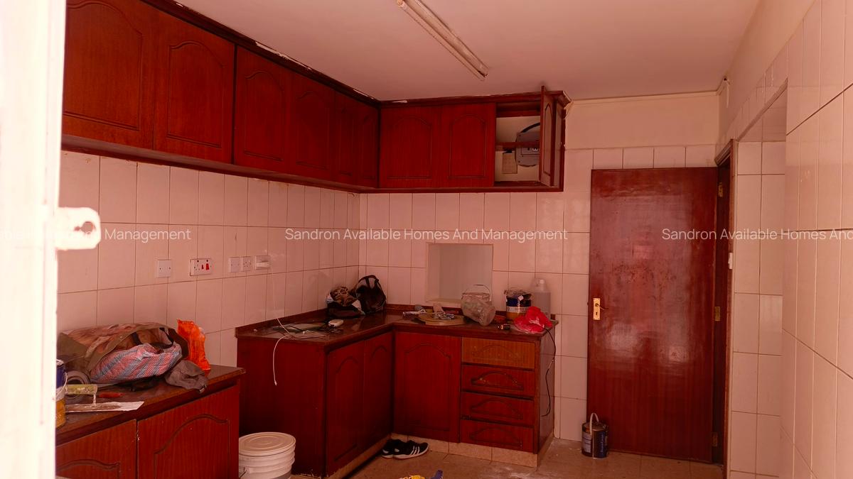 5 Bed Villa with En Suite in Brookside - 6