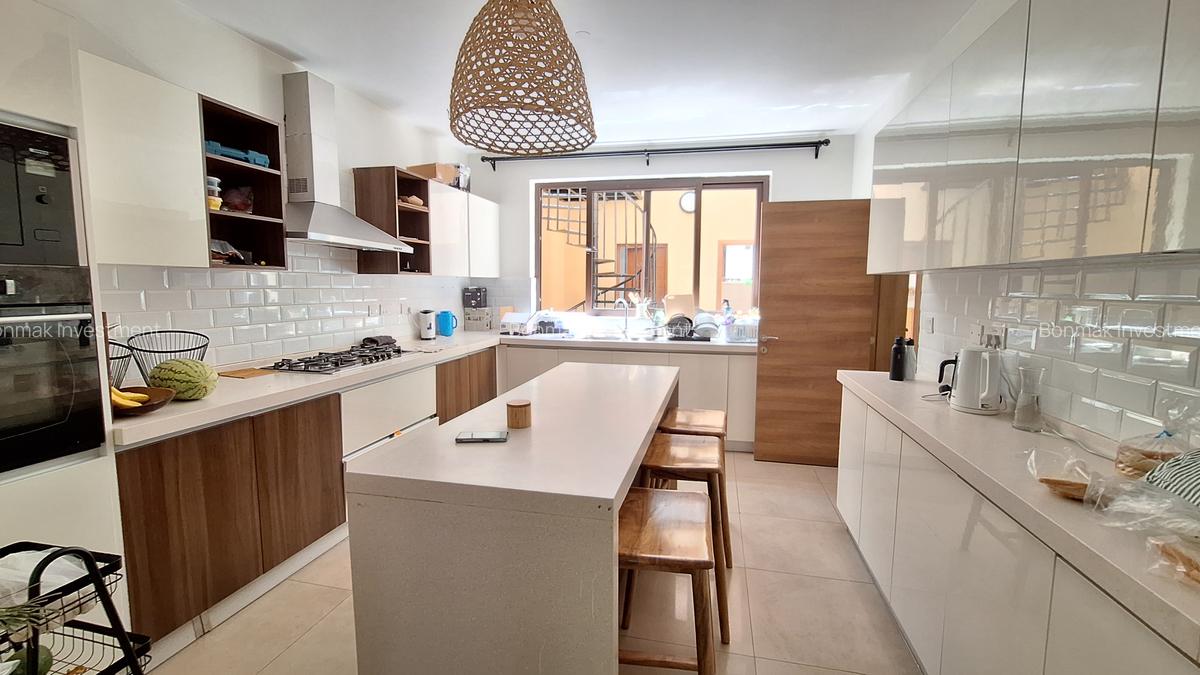 5 Bed Townhouse with En Suite at Chalbi Drive - 6