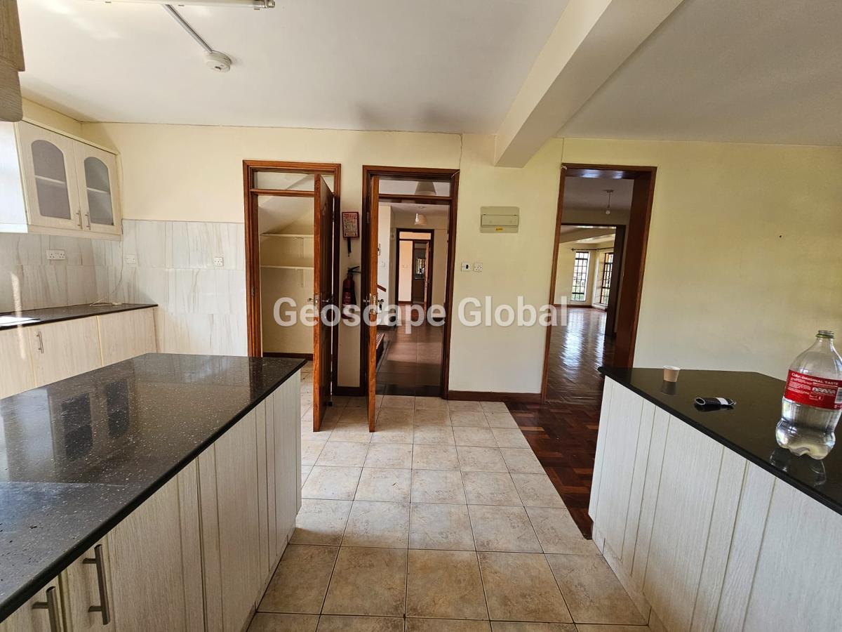 3 Bed Apartment with En Suite in Rosslyn - 6