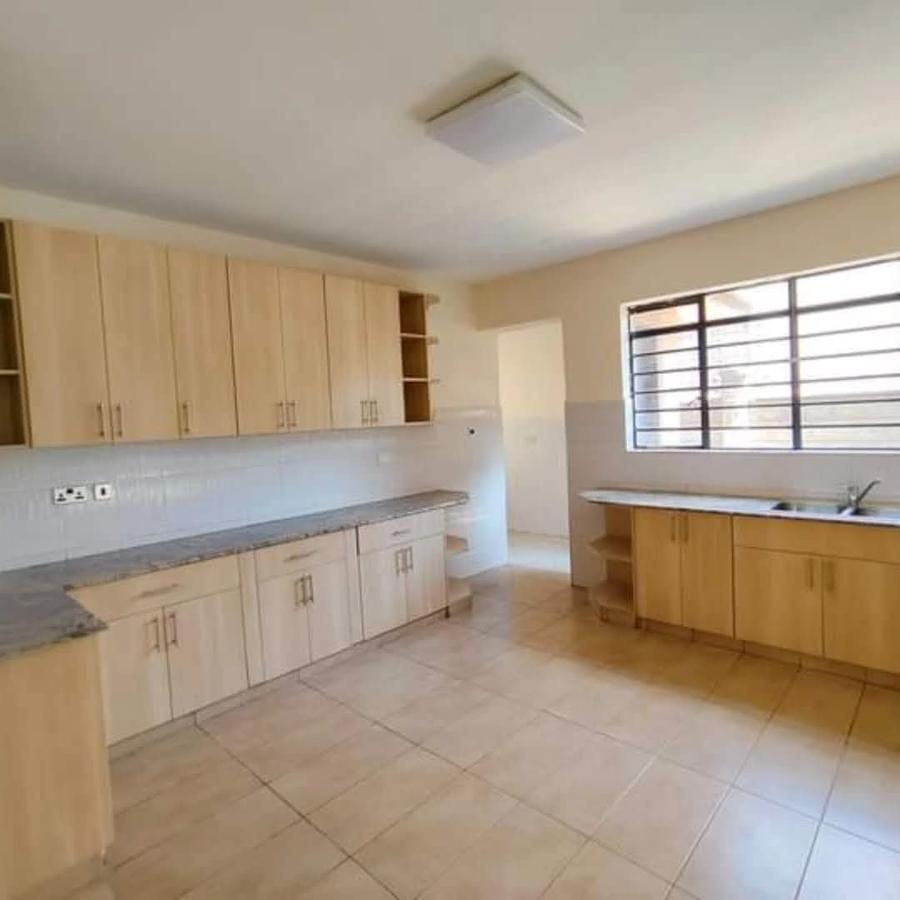 5 Bed Townhouse with En Suite at Lavington - 18