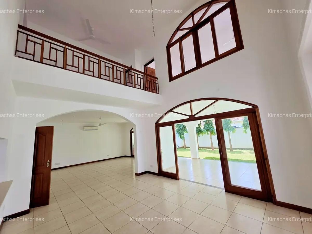 4 Bed Townhouse with En Suite at Green Wood Drive - 3