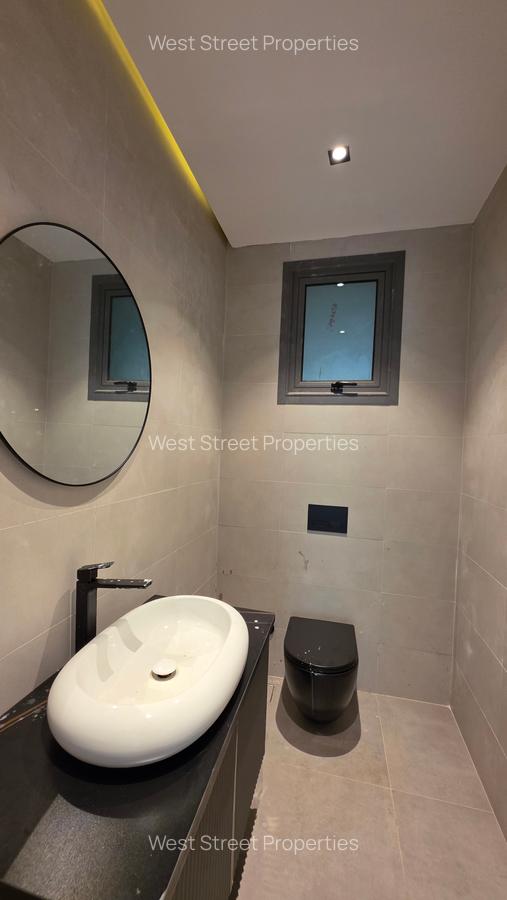 5 Bed Villa with En Suite at Lavington - 16