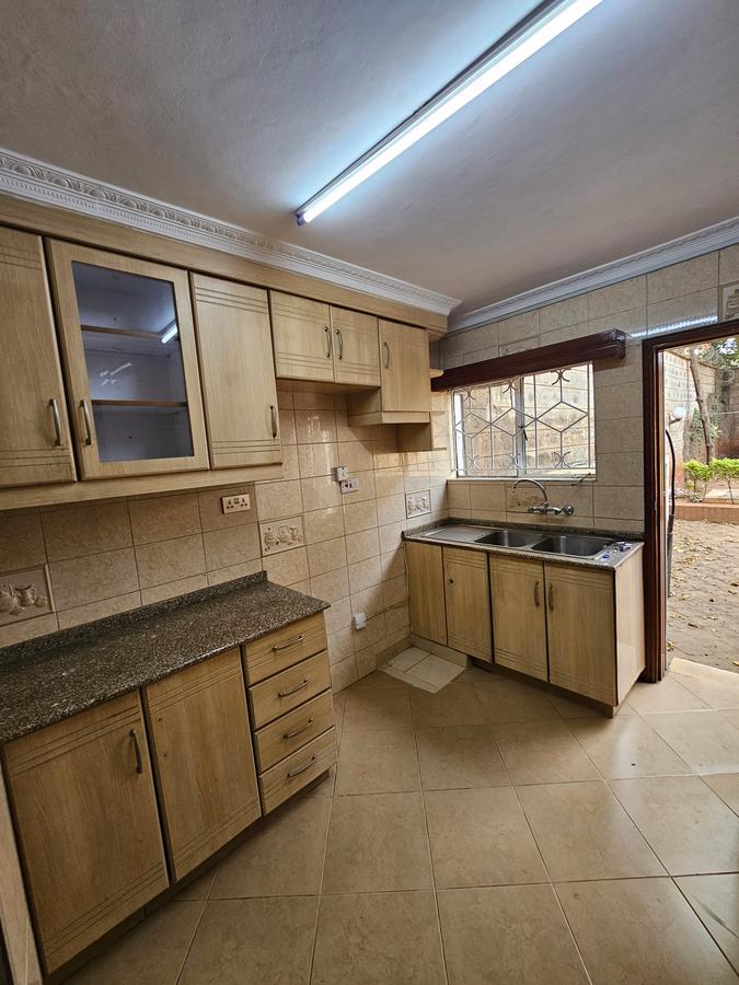 4 Bed Townhouse with En Suite at Lavington - 10