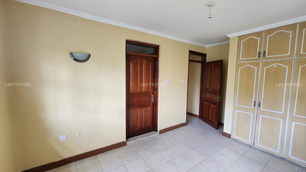 4 Bed House with En Suite at Rimpa Road - 13