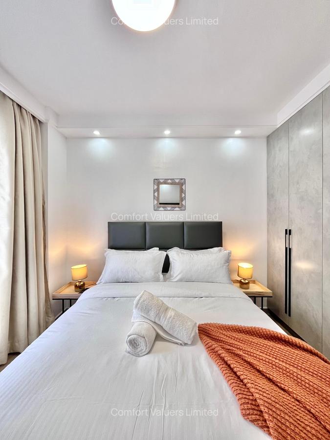 Serviced 2 Bed Apartment with En Suite at Riverside Drive - 16