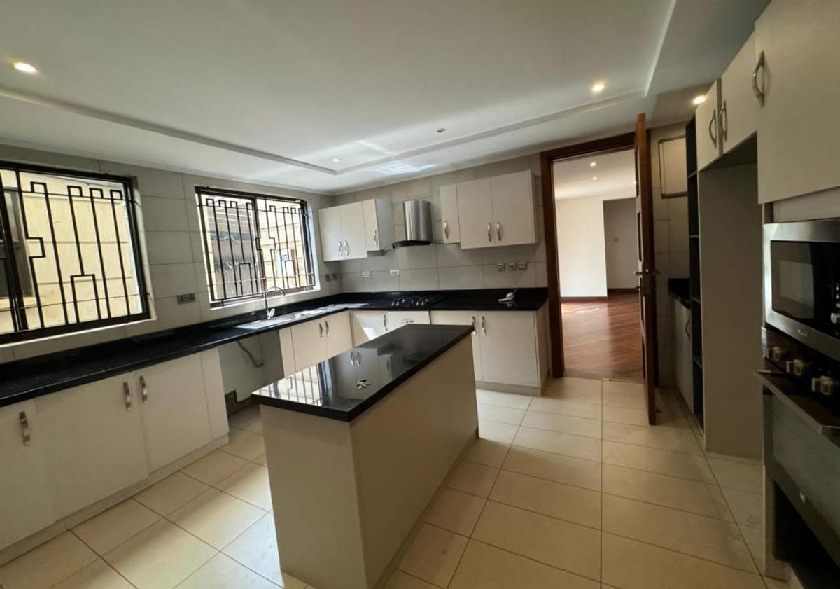 5 Bed Townhouse with En Suite in Lavington - 5