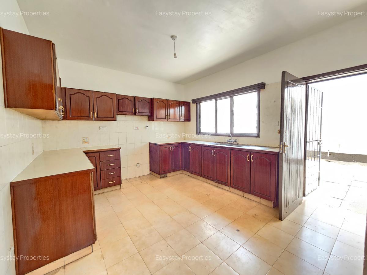4 Bed Townhouse with En Suite in Lavington - 4