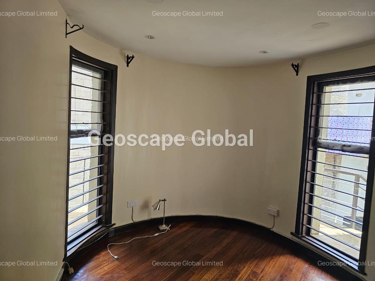 Furnished 2 Bed Apartment with En Suite in Gigiri - 12
