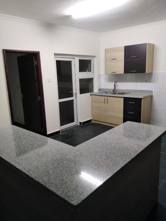 2 Bed Apartment with En Suite at Hatheru Road - 6