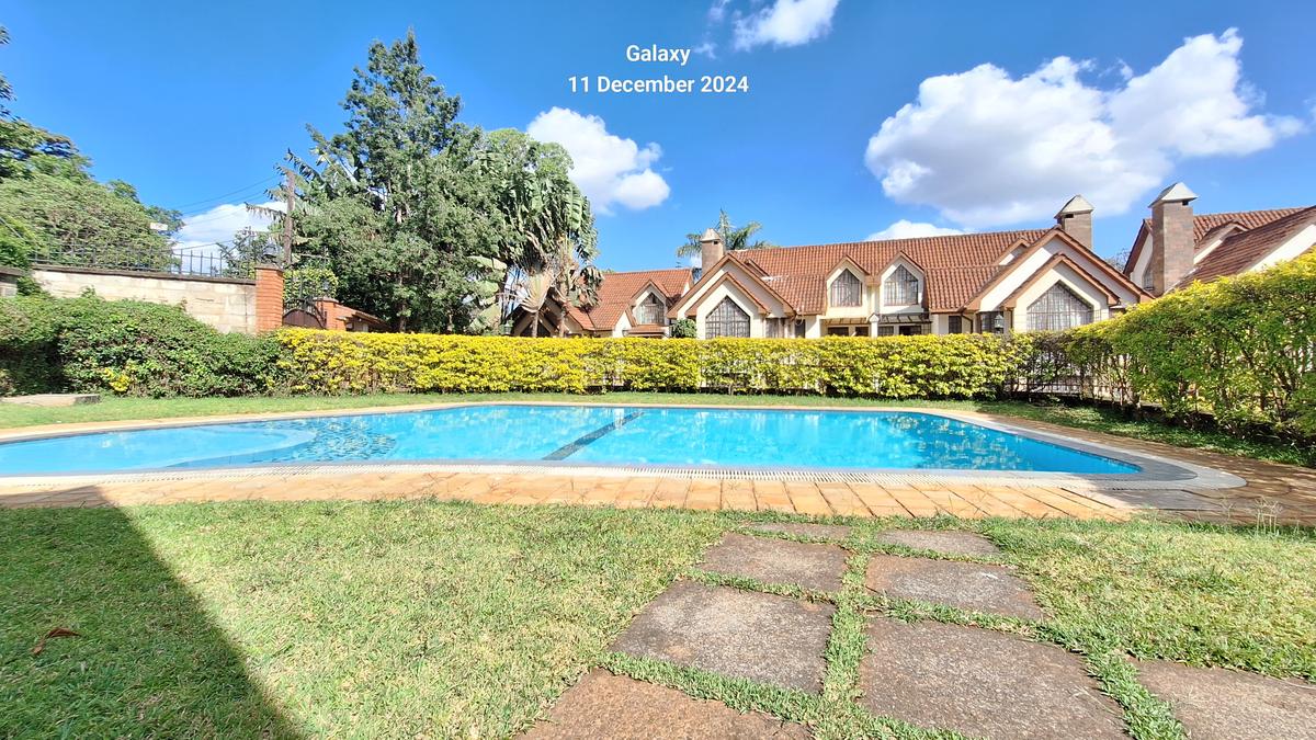 5 Bed Townhouse with En Suite at Lavington Green Area. - 3