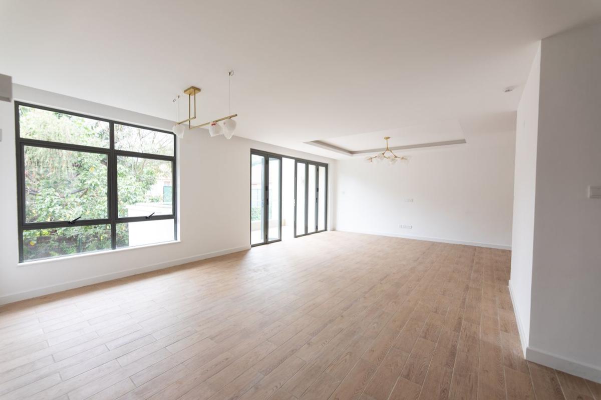 4 Bed Villa with En Suite at Two Rivers - 6