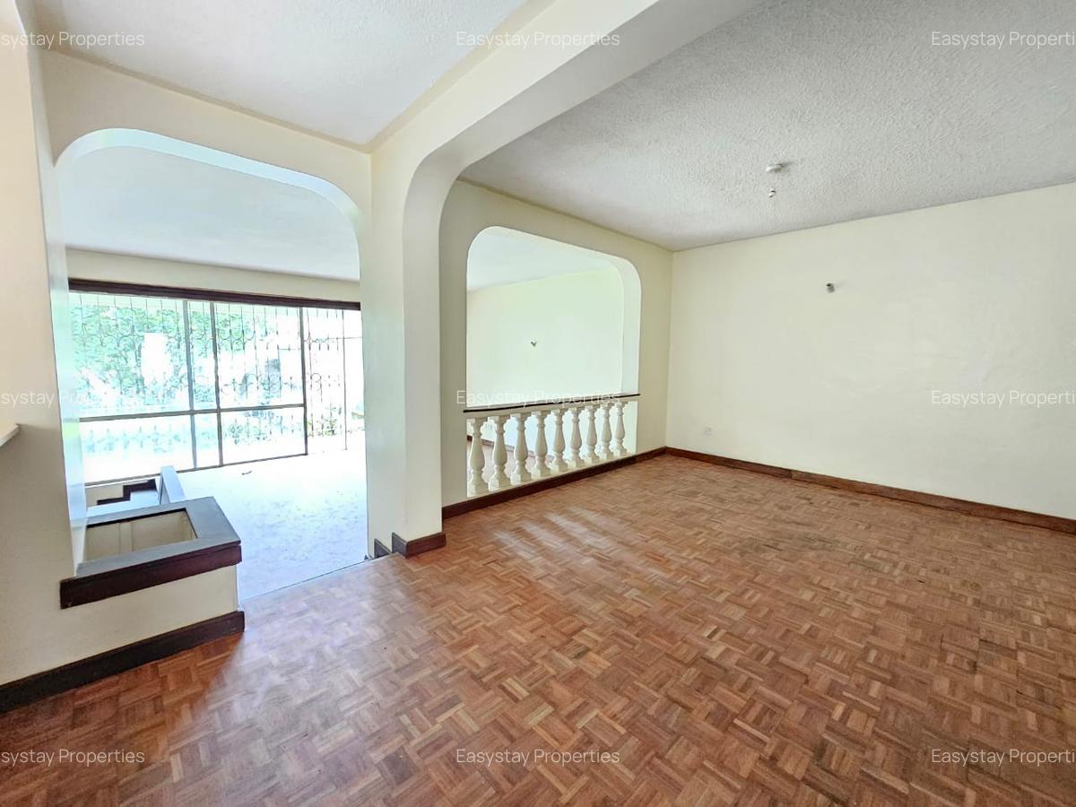 4 Bed Townhouse with En Suite in Spring Valley - 2
