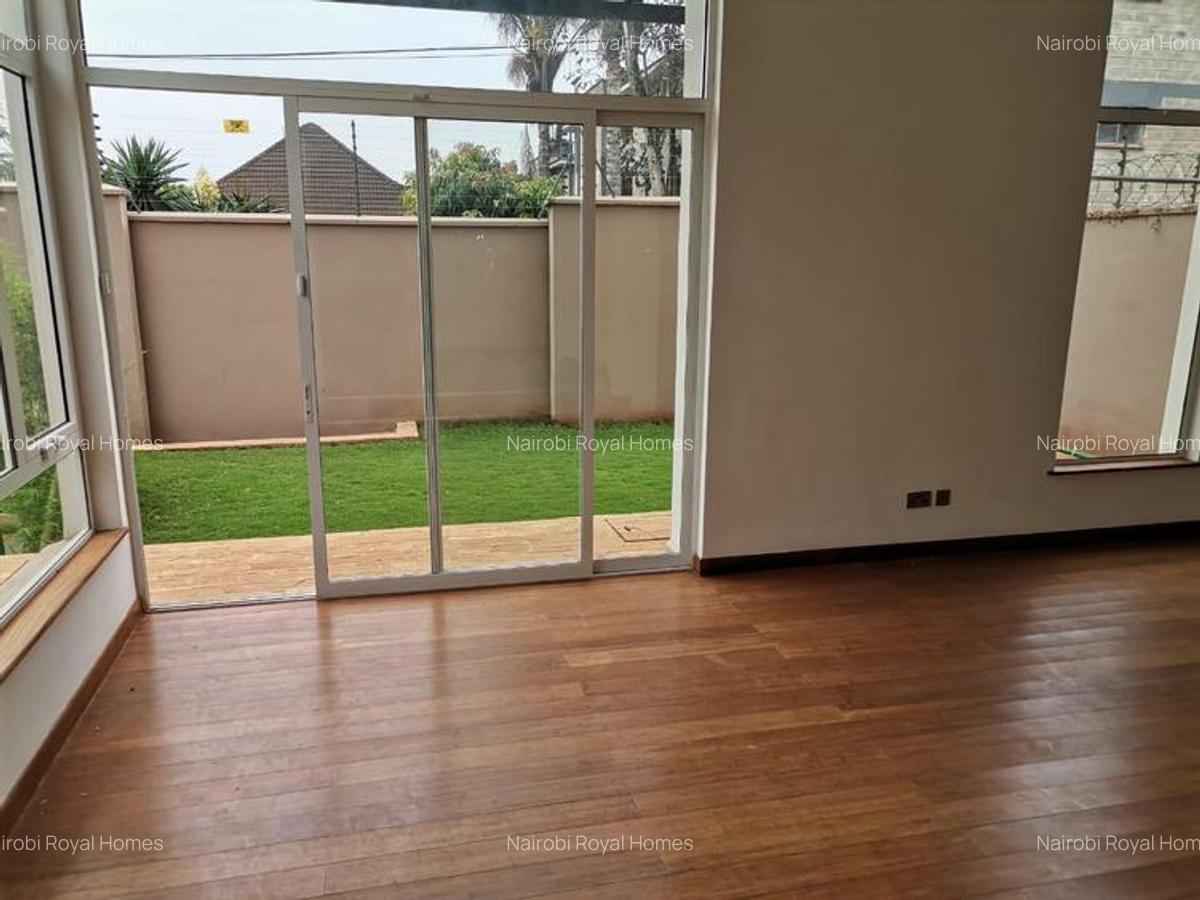 5 Bed Townhouse with En Suite at Lavington - 5