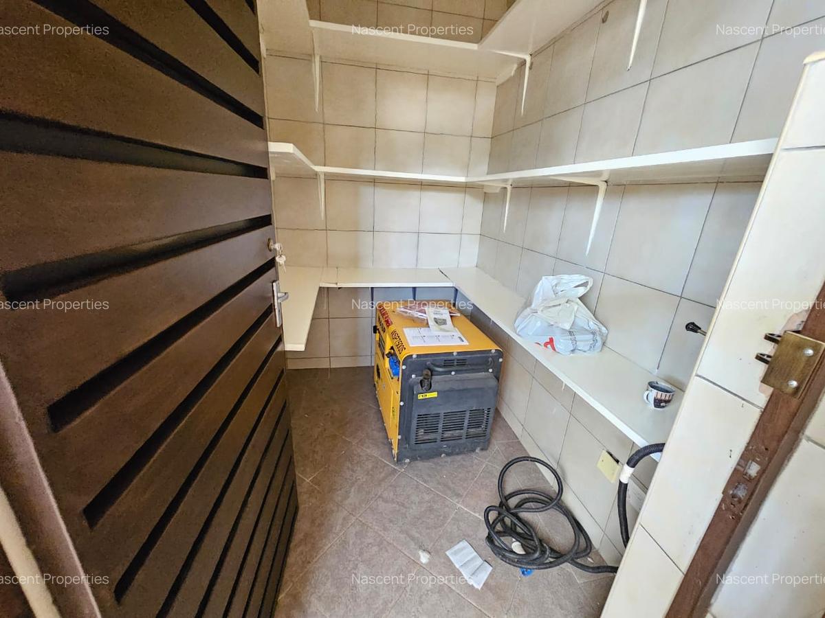 4 Bed Townhouse with En Suite in Ridgeways - 11