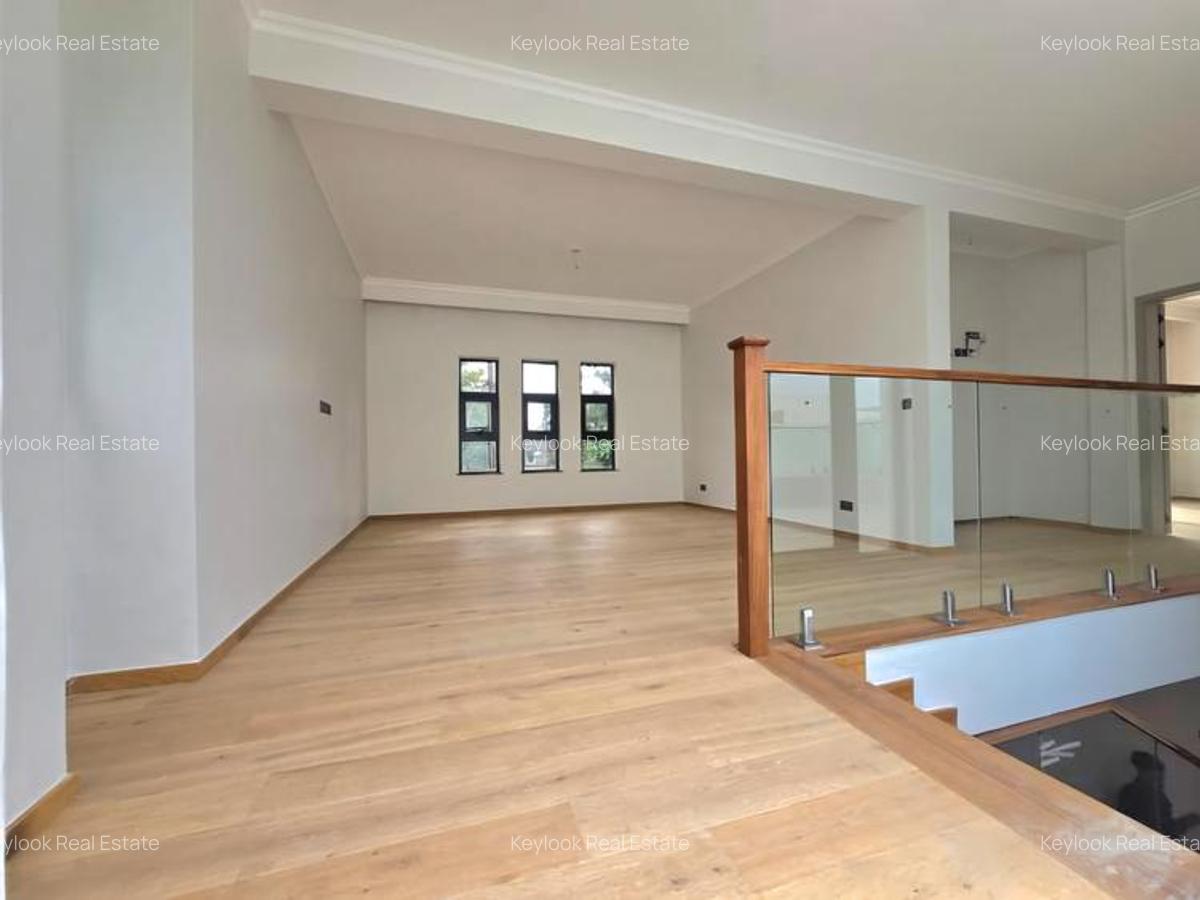 5 Bed Townhouse with En Suite at Lavington Green - 3