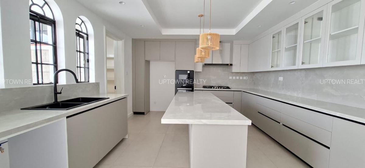 4 Bed House with En Suite at Brookside Drive - 4