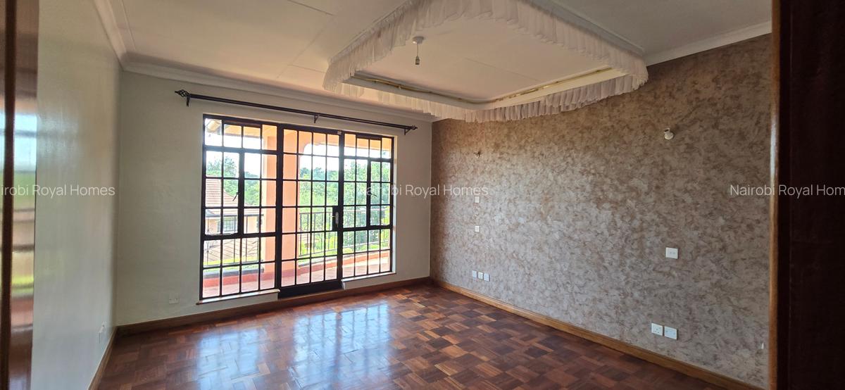 4 Bed House with En Suite at Acacia Drive - 15