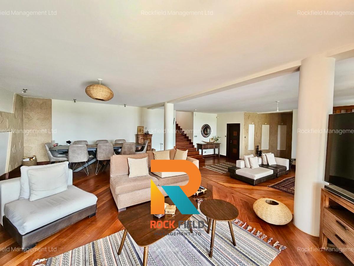 5 Bed House with En Suite in Lavington - 5