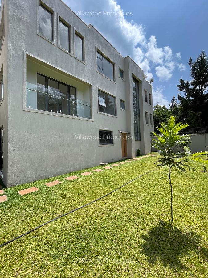 6 Bed Villa with En Suite in Lavington - 1