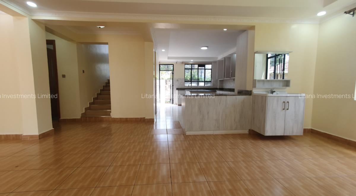 4 Bed House with En Suite at Old Runda - 3