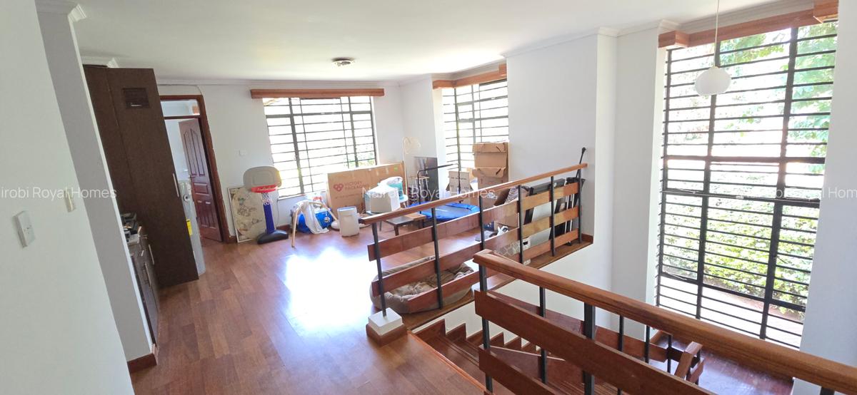 4 Bed House with En Suite at Rosslyn Heghts - 9