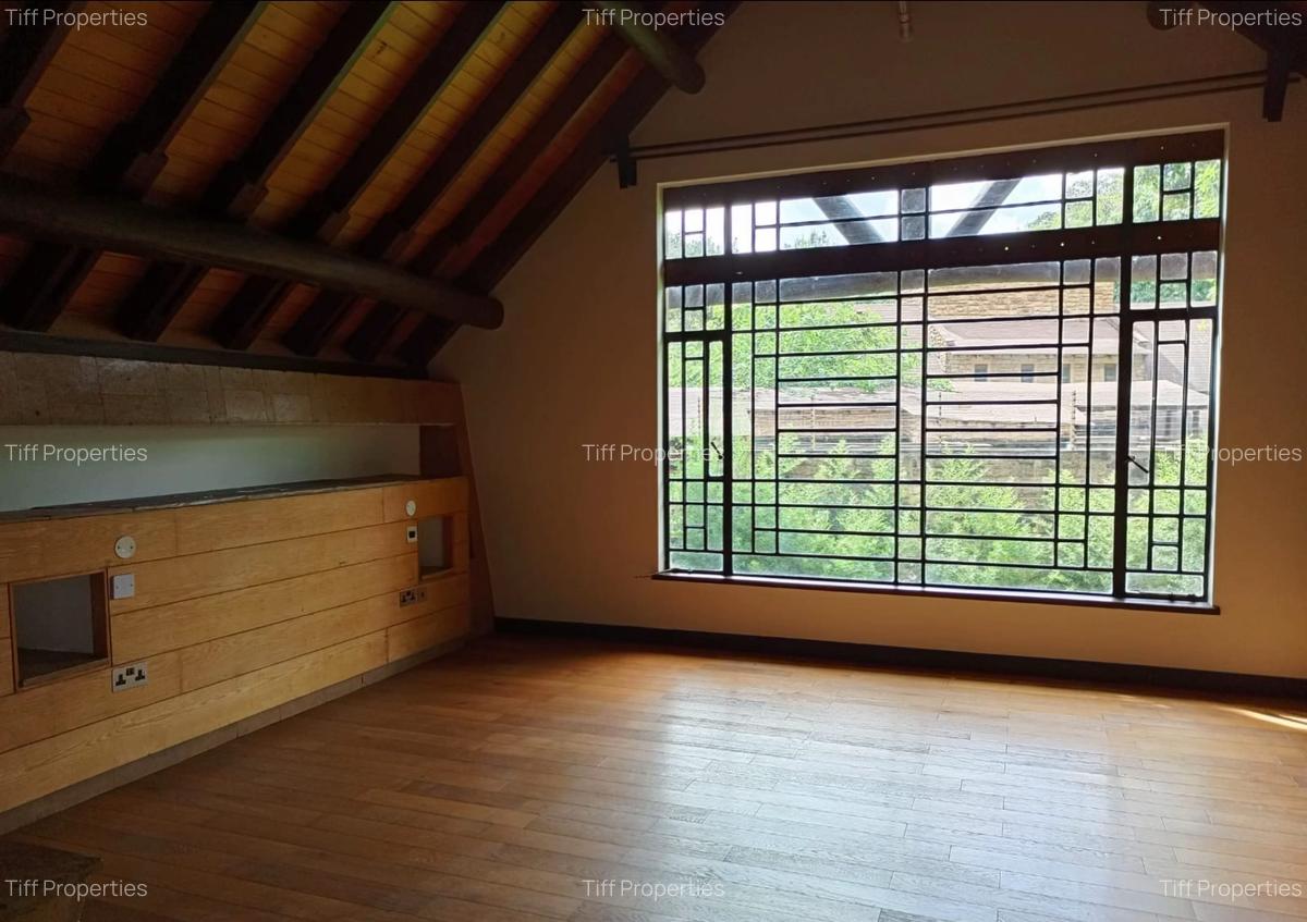 5 Bed Townhouse in Lake View - 5