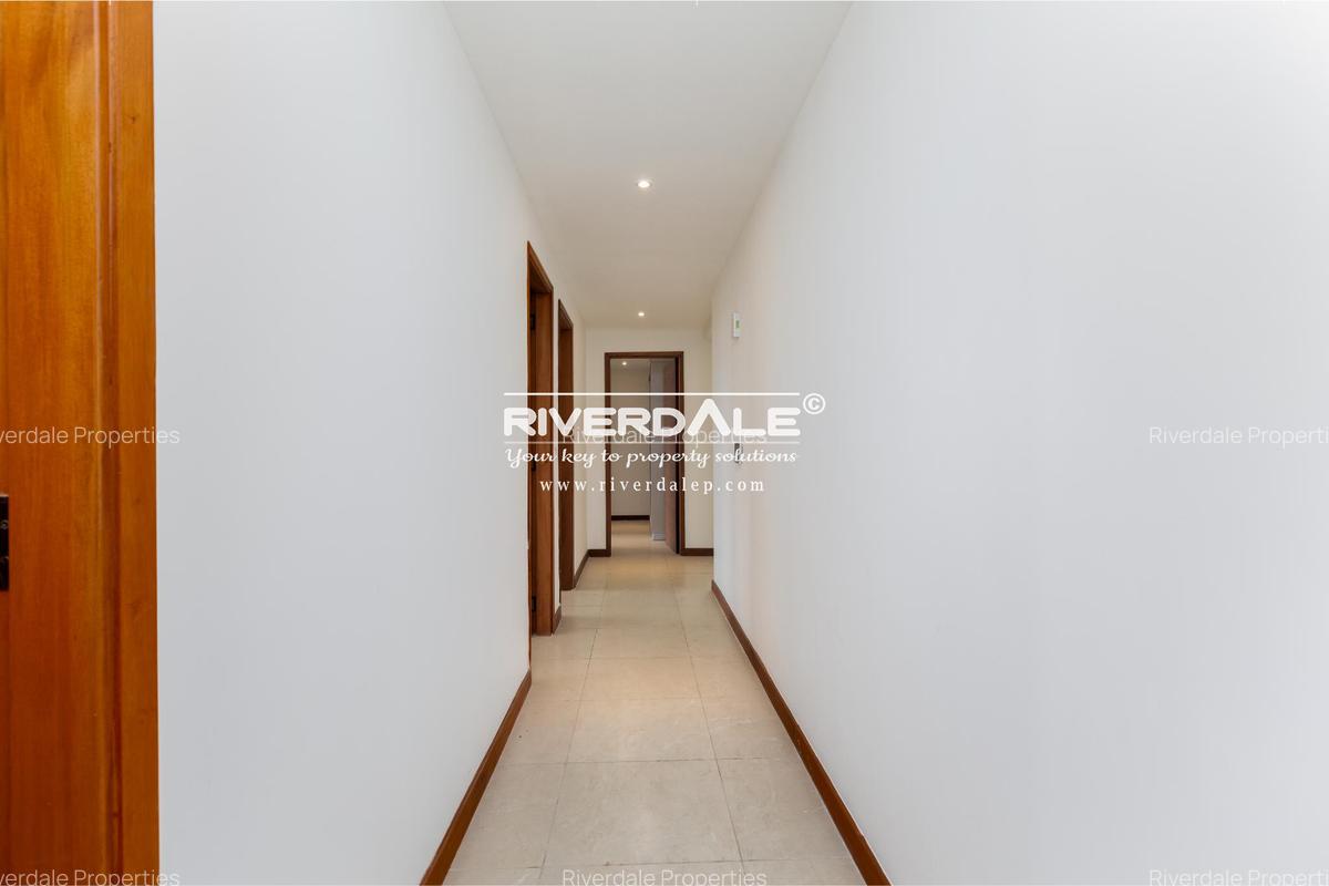 4 Bed Apartment with En Suite in Parklands - 5