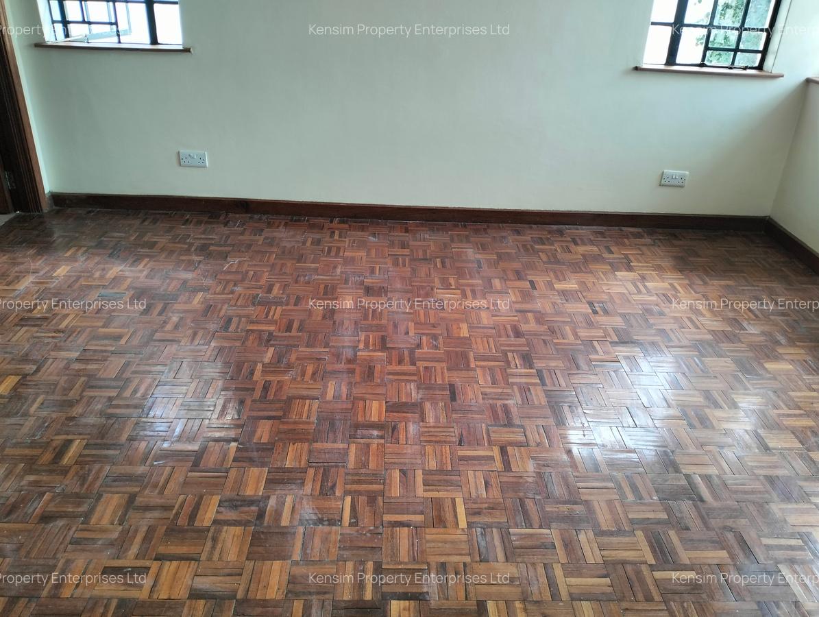 5 Bed Townhouse with En Suite in Westlands Area - 18