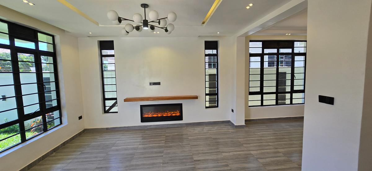 4 Bed Townhouse with En Suite at Northern Bypass - 9