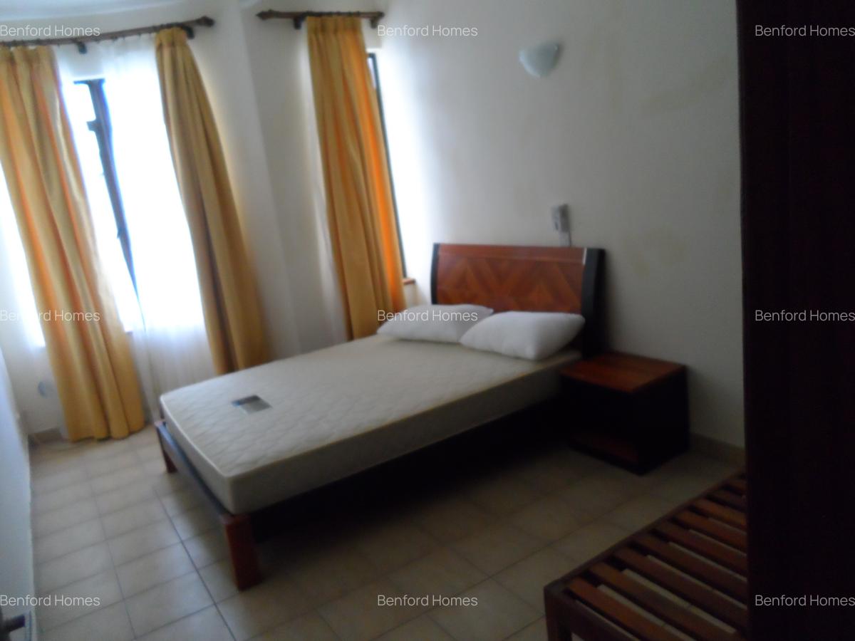 Serviced 3 Bed Apartment with En Suite at Links - 16